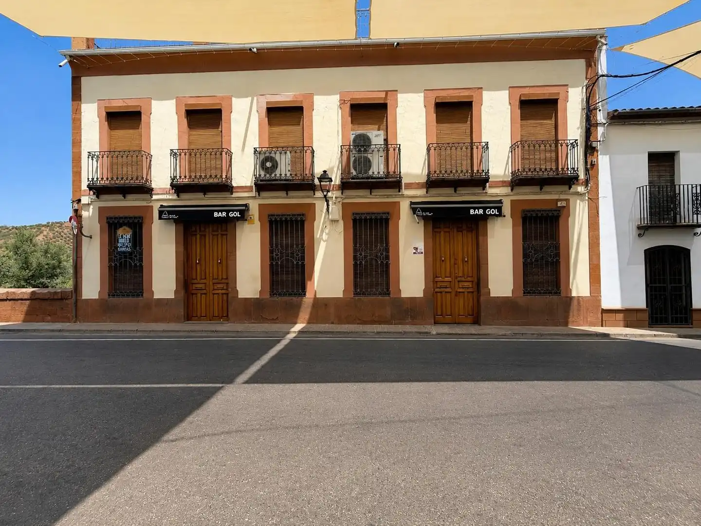 Vista exterior de Edifici en venda en Montoro