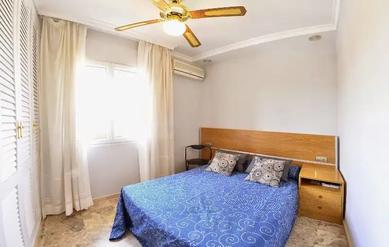 Dormitori de Casa o xalet en venda en Alhaurín de la Torre amb Aire condicionat, Calefacció i Jardí privat