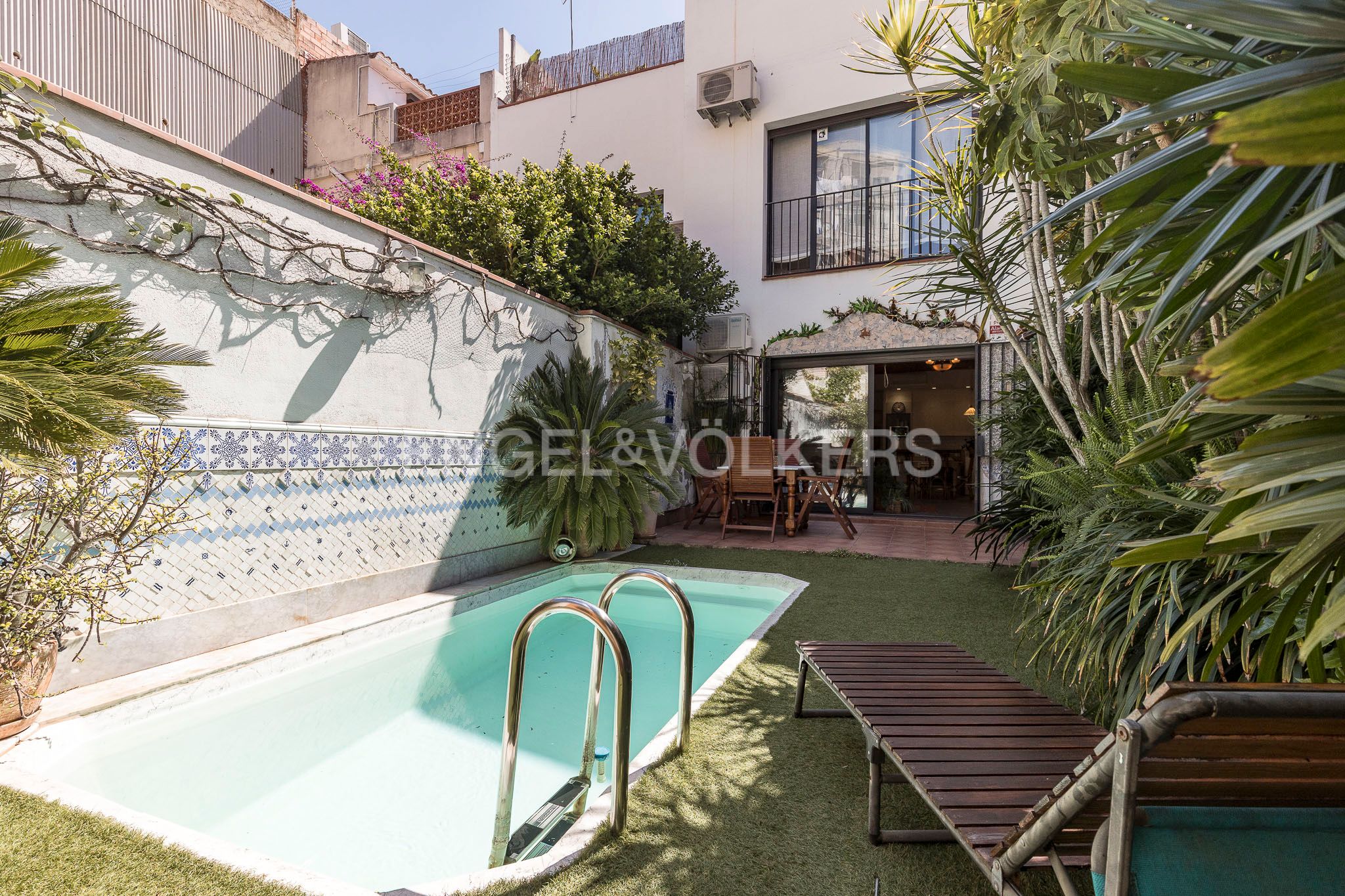 Vista exterior de Apartament en venda en  Barcelona Capital amb Aire condicionat, Calefacció i Jardí privat