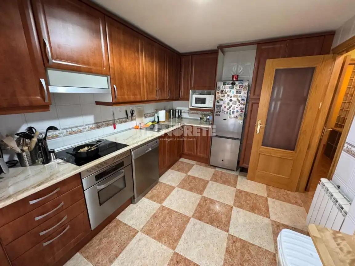 Cuina de Casa adosada en venda en Yunquera de Henares amb Calefacció i Terrassa