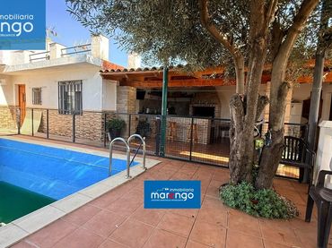Xalet amb piscina en venda a Piscinas