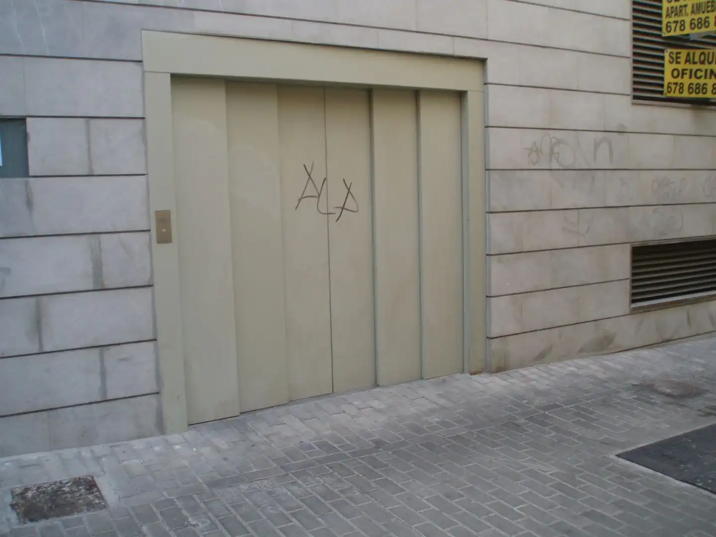 Exterior view of Garage for rent in Granada