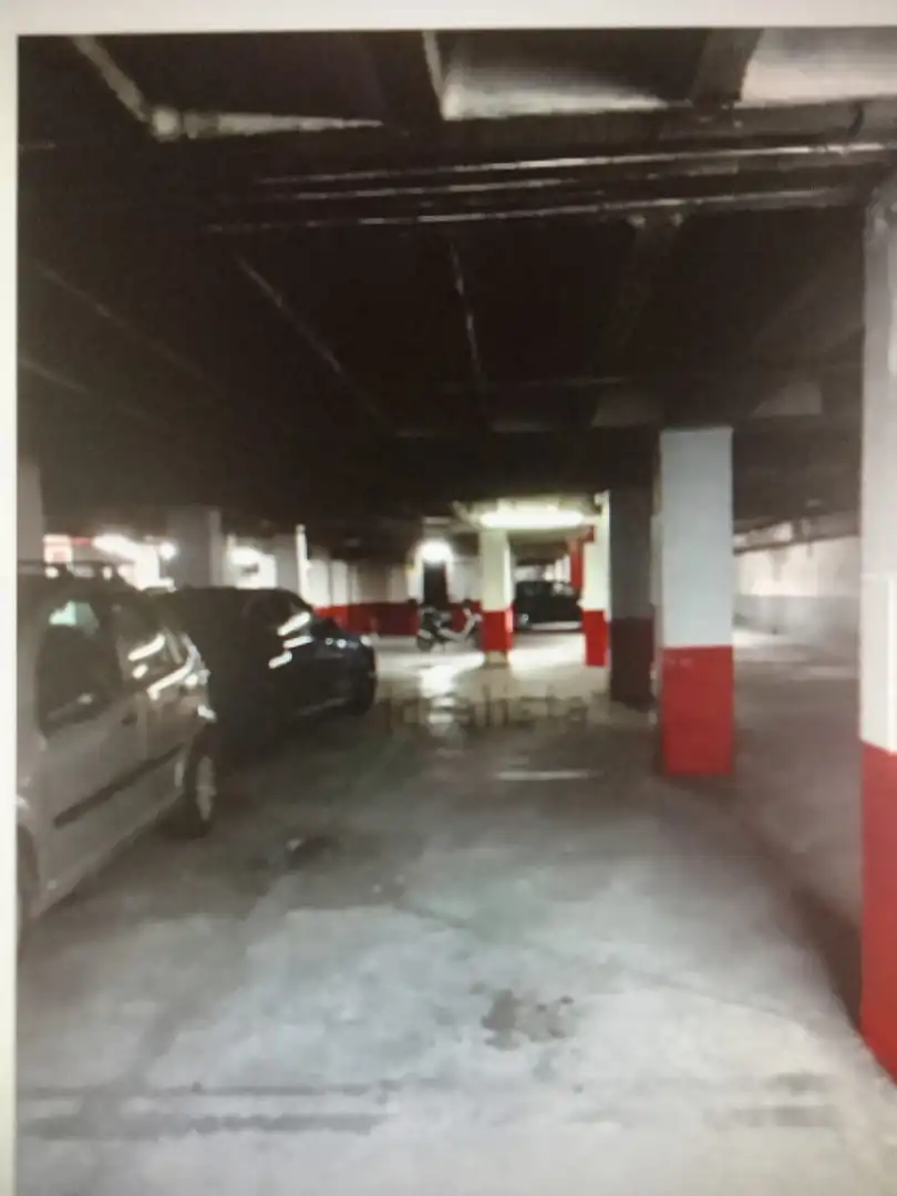 Aparcament amb ascensor en venda a Calle Atanasio Barrón 17, imagen 2