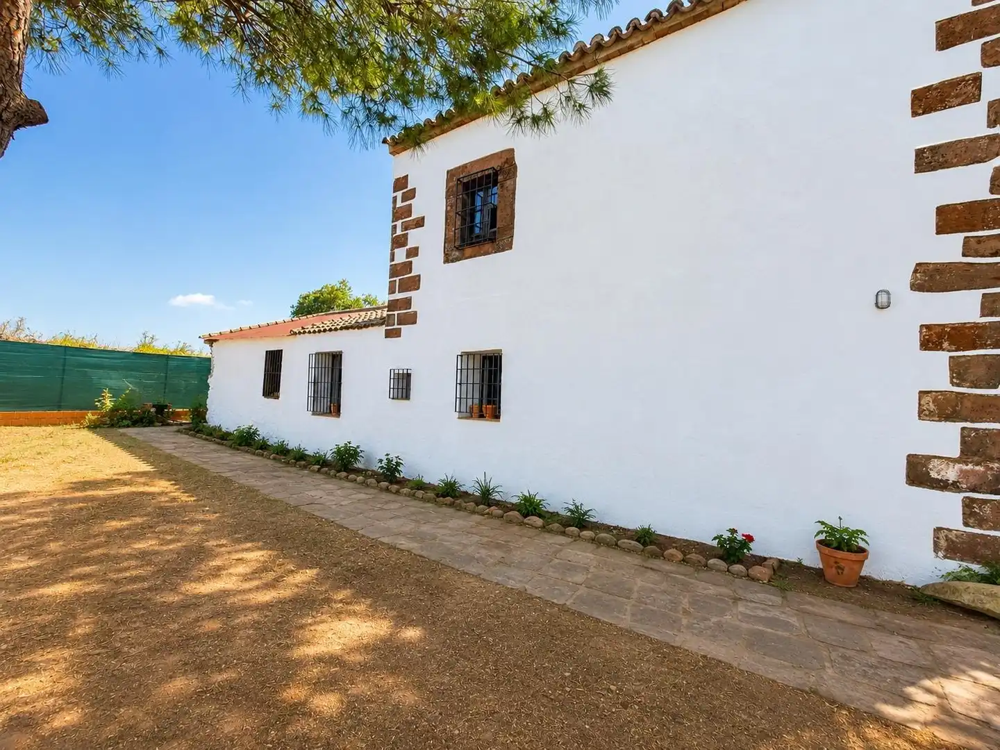 Vista exterior de Casa o xalet en venda en Montoro amb Jardí privat, Traster i Moblat