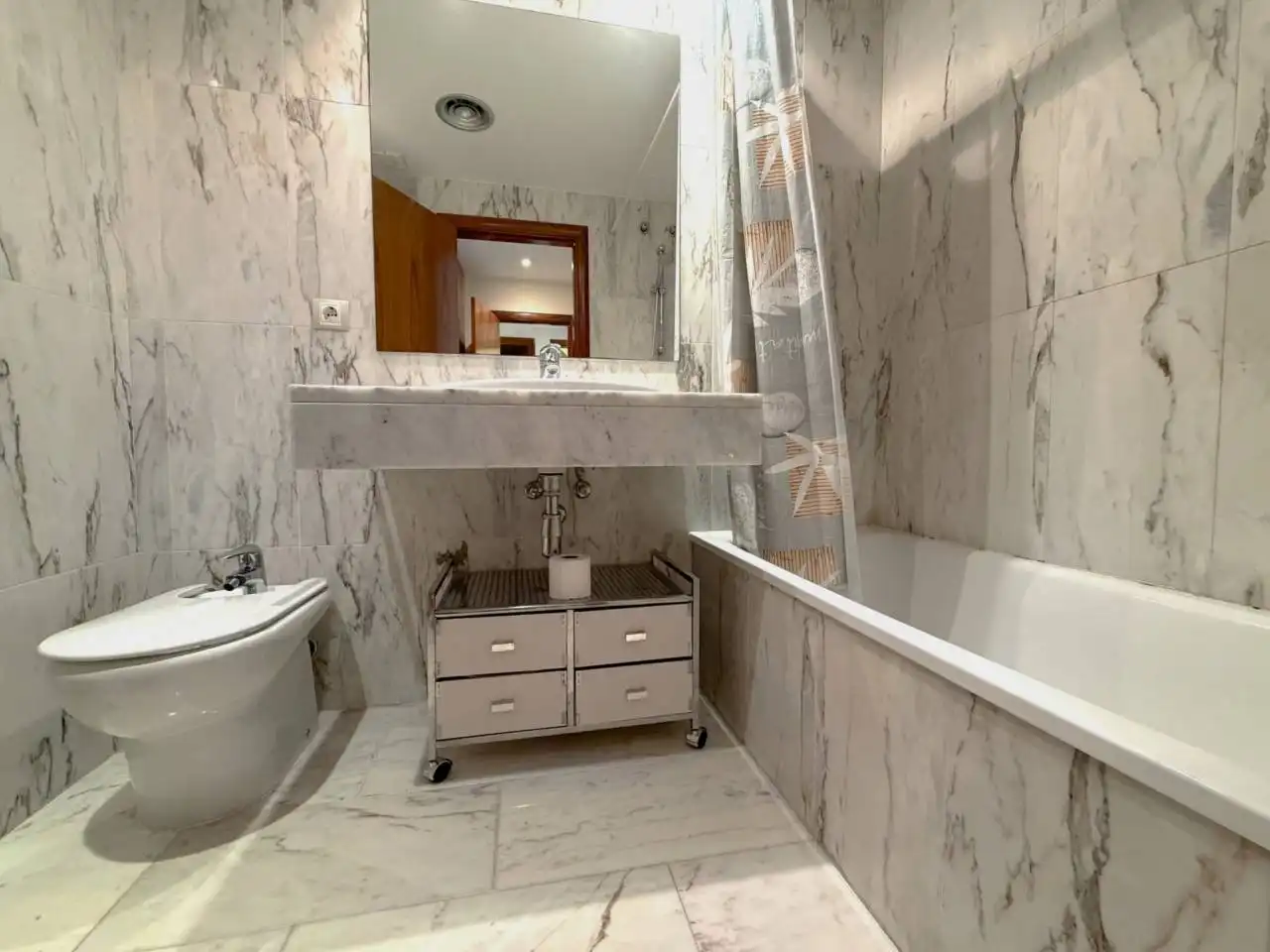 Badezimmer von Wohnungen zum Verkauf in Castell d'Aro, Platja d'Aro i s'Agaró mit Klimaanlage, Heizung und Terrasse