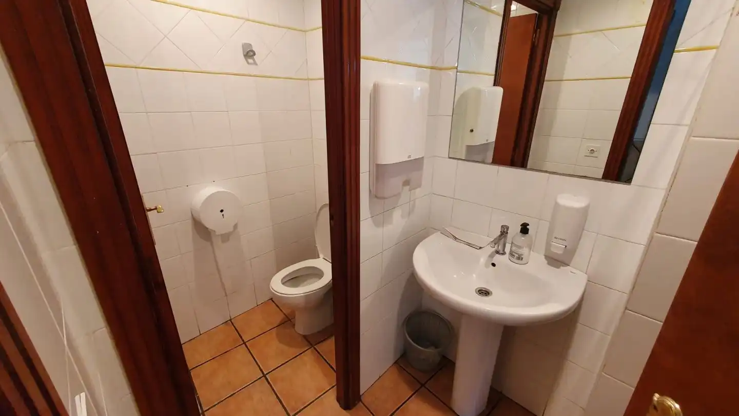 Commercial properties for sale in Parque de Santa Juliana, Universidad