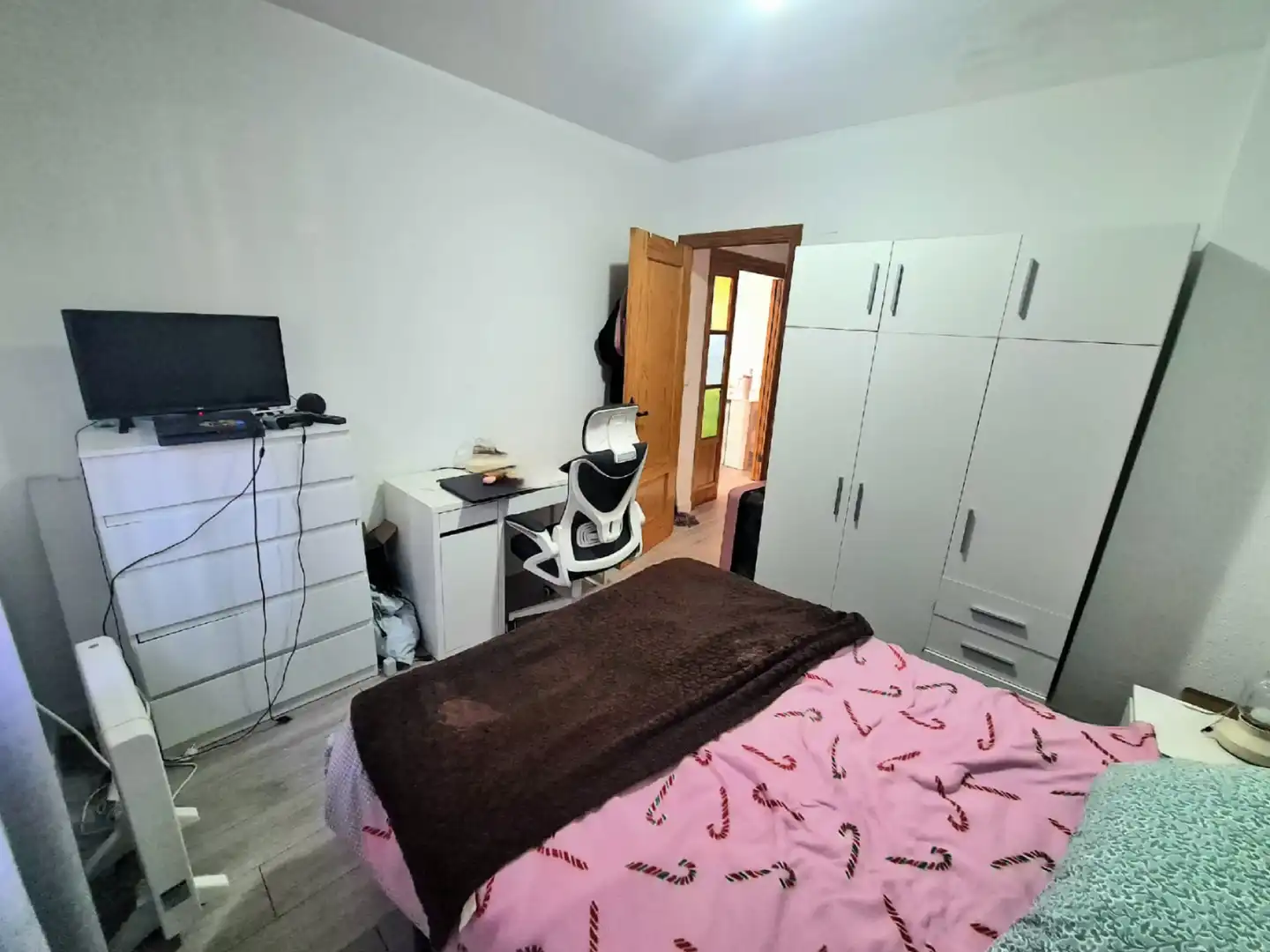 Bedroom of Flat for sale in Sevilla  with Air Conditioner