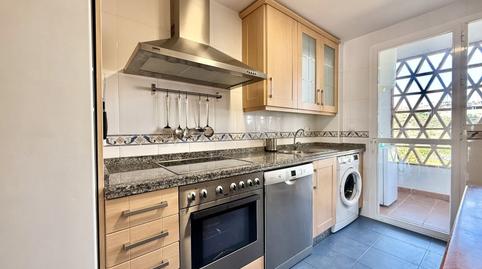 Foto 5 de Apartamento en venta en Avenida de la Resina, 1, La Concha - Resina Golf, Estepona