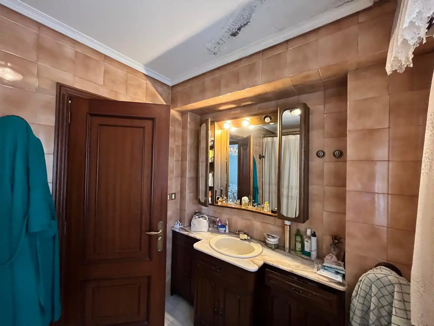 Bany de Casa o xalet en venda en Vigo  amb Calefacció, Jardí privat i Parquet