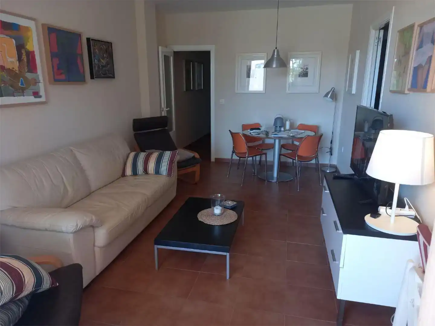 Sala d'estar de Apartament de lloguer en Islantilla amb Jardí privat, Piscina i Moblat
