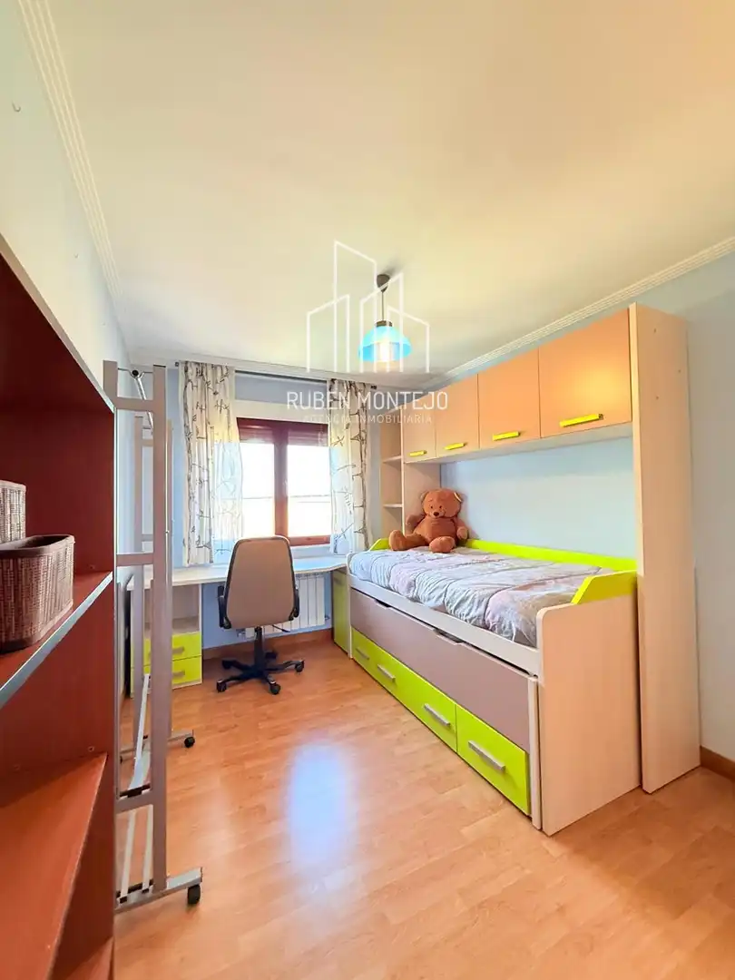 Habitación de Casa adosada en venta en Galindo y Perahuy con Calefacción, Jardín privado y Terraza