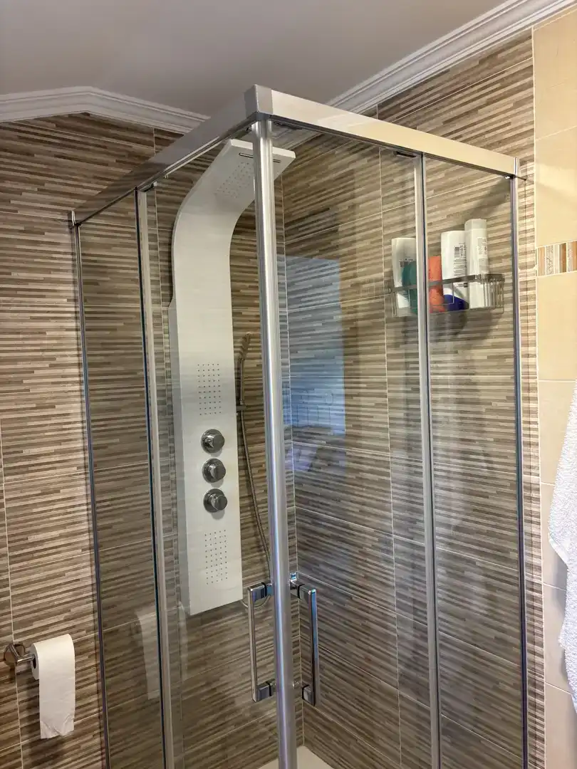 Baño de Piso de alquiler en Ribeira con Jardín privado, Amueblado y Balcón