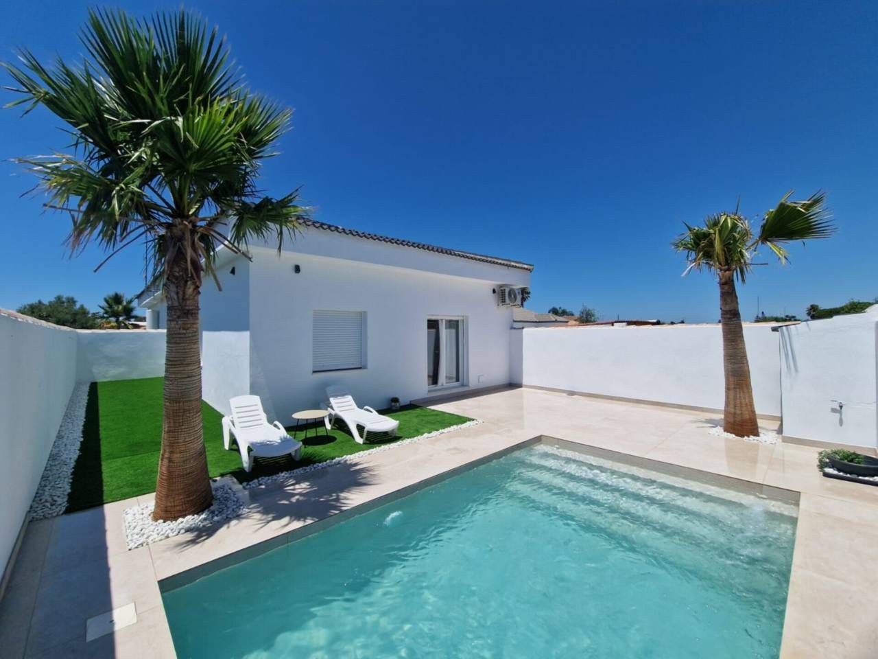 Piscina de Pis de lloguer en Chiclana de la Frontera amb Aire condicionat
