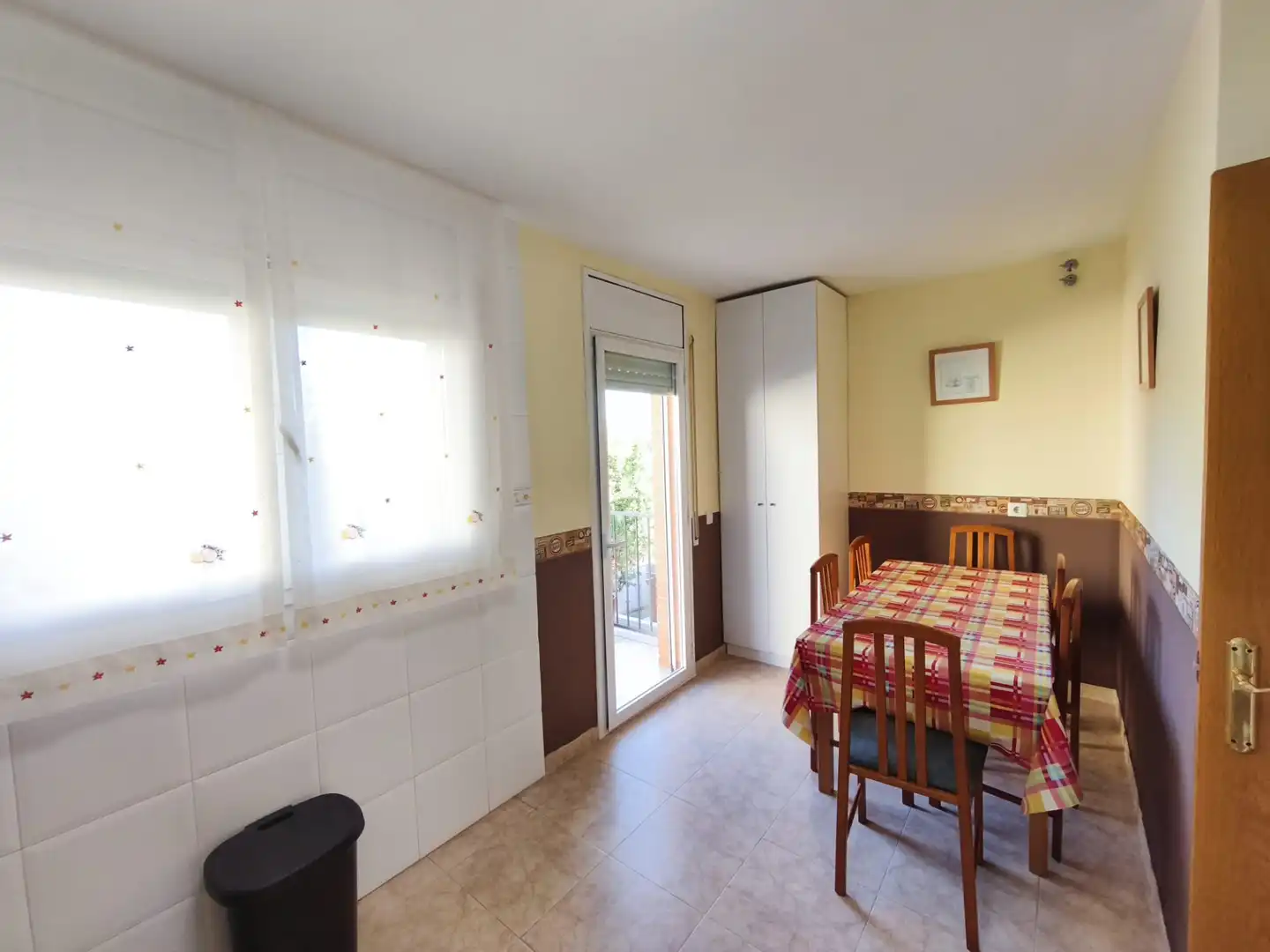 Cuina de Casa adosada en venda en Cambrils amb Aire condicionat, Calefacció i Jardí privat