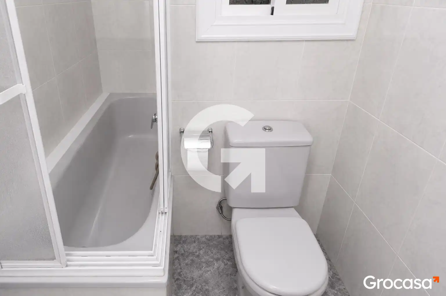 Bany de Pis en venda en Sant Boi de Llobregat amb Calefacció i Forn