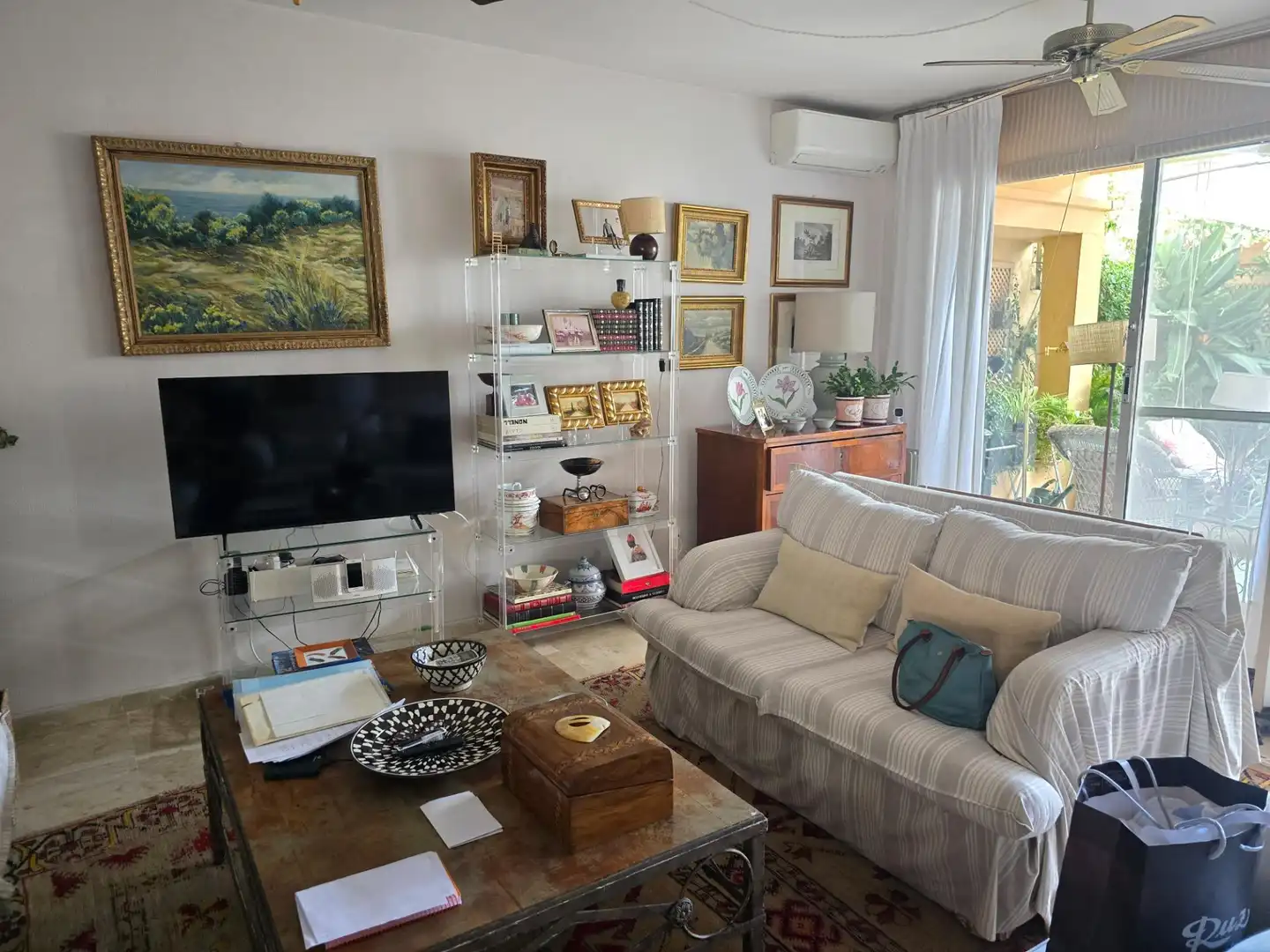 Living room of Detached homes for sale in Marbella  with Air Conditioner, Private garden and Terrace
