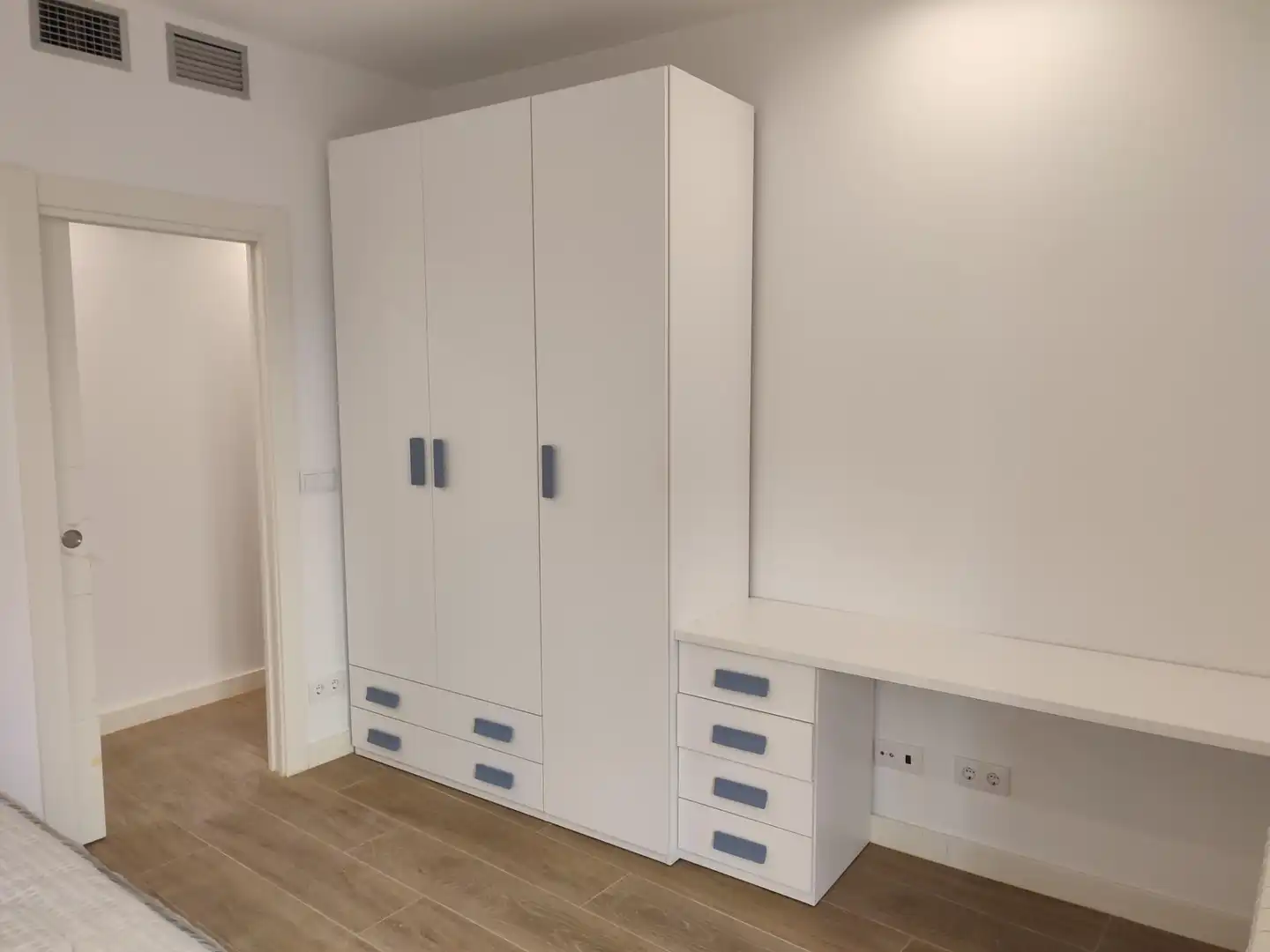 Bedroom of Flat for sale in Zaragoza  with Air Conditioner, Heating and Furnished