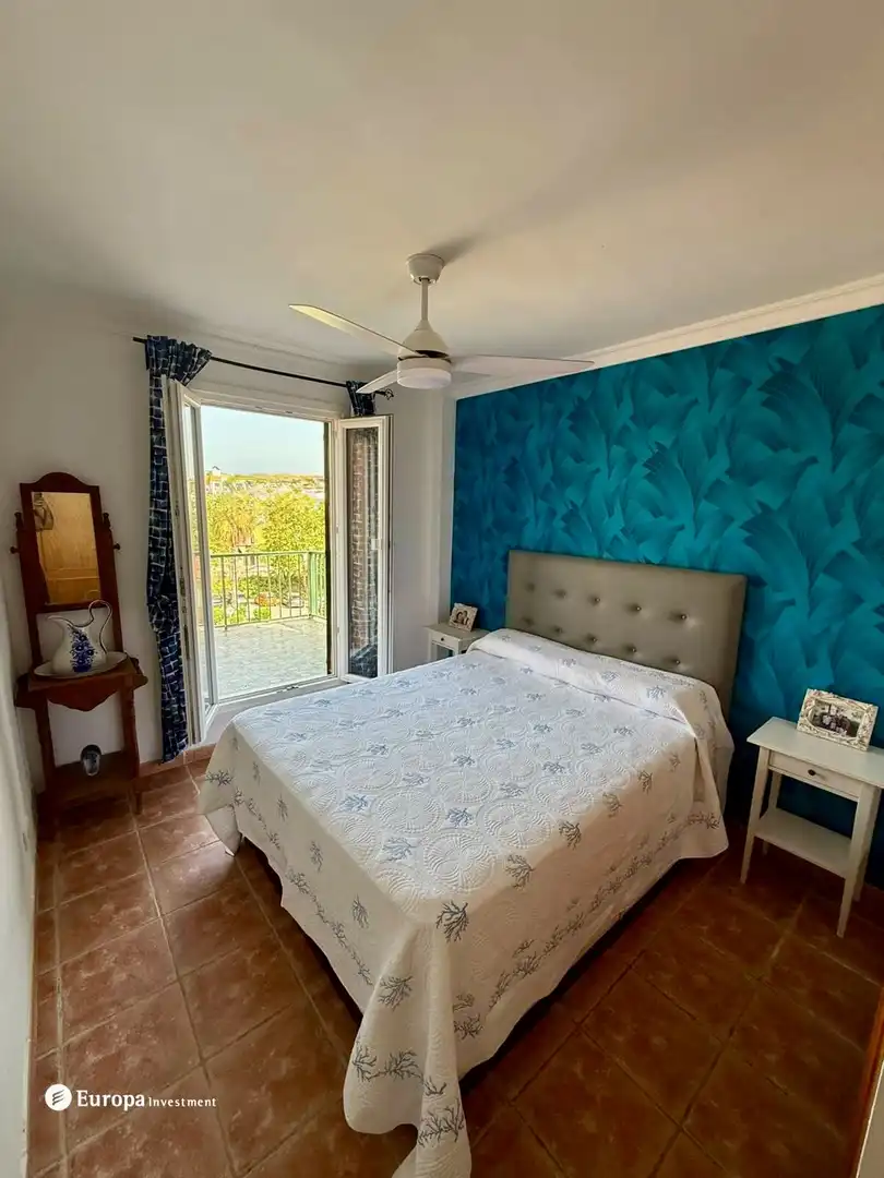 Dormitori de Casa adosada en venda en La Línea de la Concepción amb Terrassa i Piscina