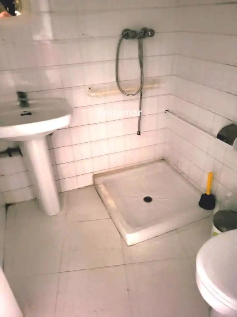 Baño de Local de alquiler en Ribeira