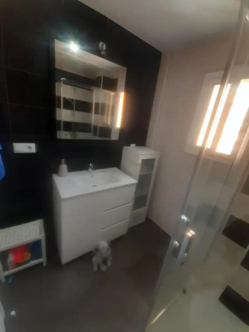 Badezimmer von Wohnung zur Miete in Utrera mit Klimaanlage, Terrasse und Möbliert