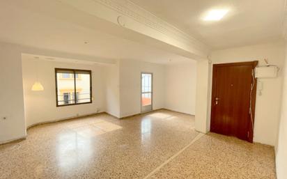 Living room of Flat for sale in  Valencia Capital  with Oven and Balcony