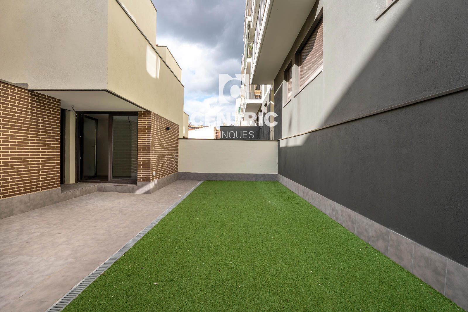 Vista exterior de Casa adosada en venda en Terrassa amb Aire condicionat, Calefacció i Terrassa