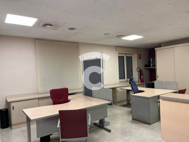 Oficina en Alquiler en Calle Sant Antoni en Centre