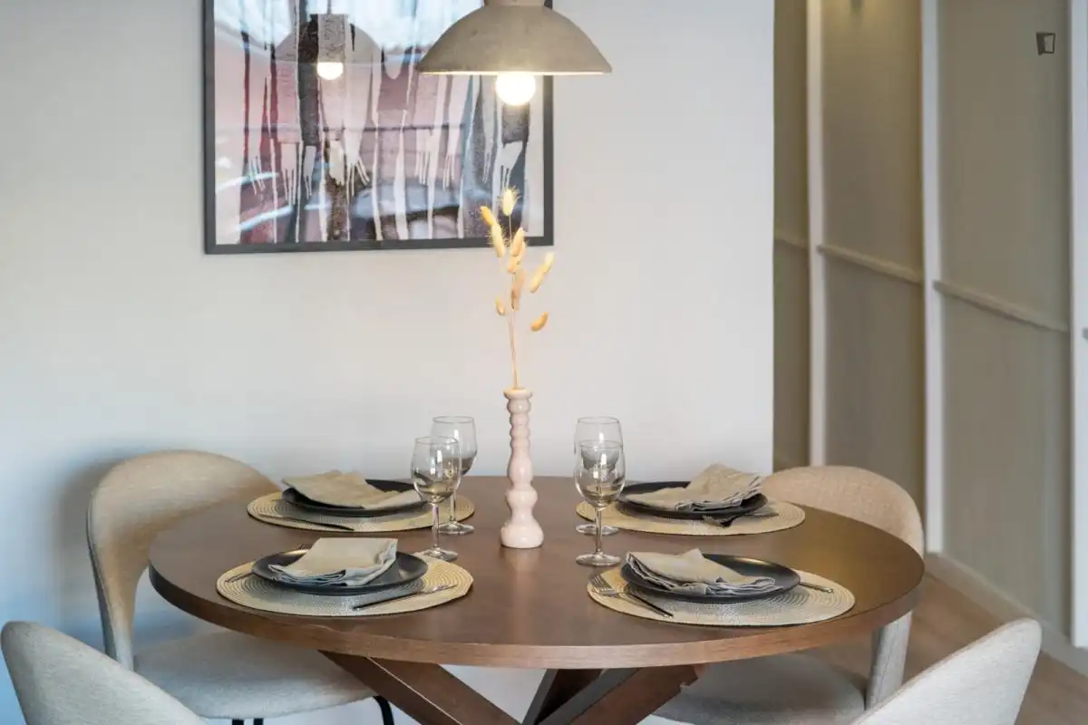 Comedor de Apartamento para compartir en Barcelona con Aire acondicionado, Calefacción y Amueblado