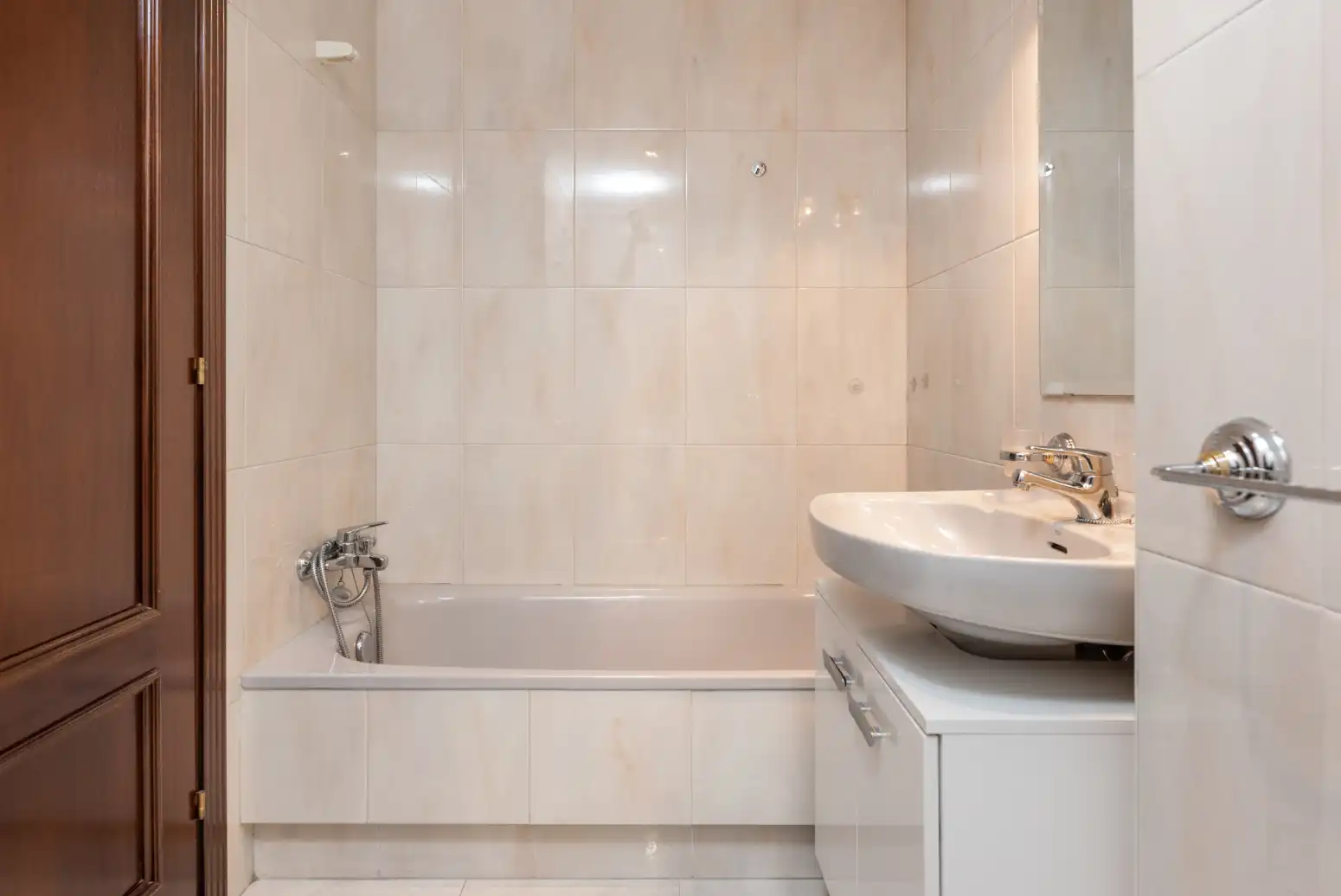 Bathroom of Flat for sale in Oviedo   with Heating and Parquet flooring