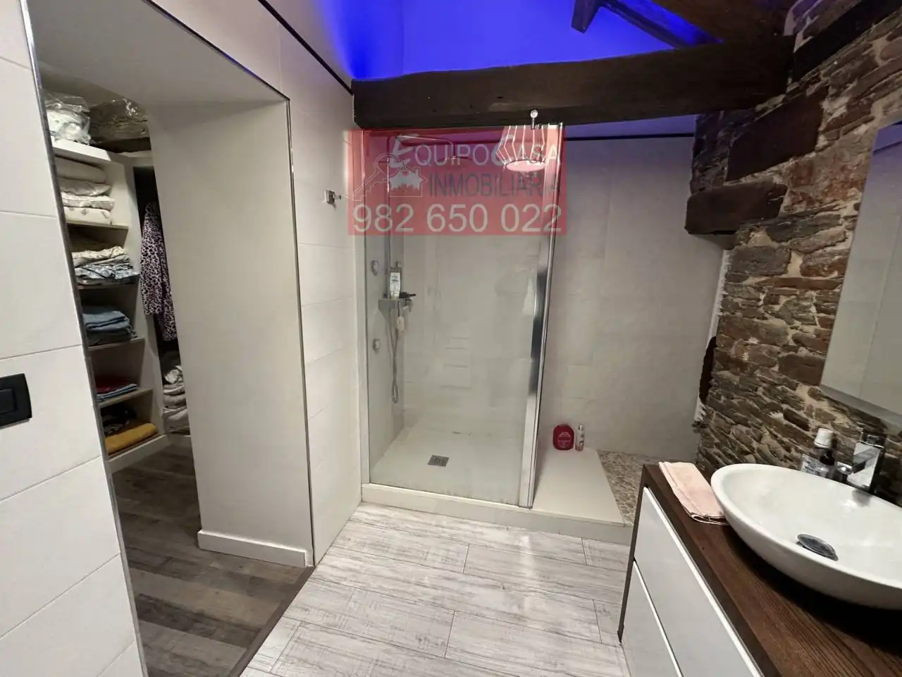 Bany de Casa o xalet en venda en Castro de Rei amb Calefacció, Jardí privat i Parquet