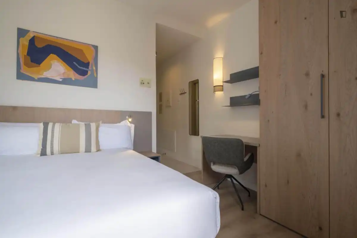 Dormitori de Casa o xalet per a compartir en Madrid amb Calefacció, Moblat i Forn