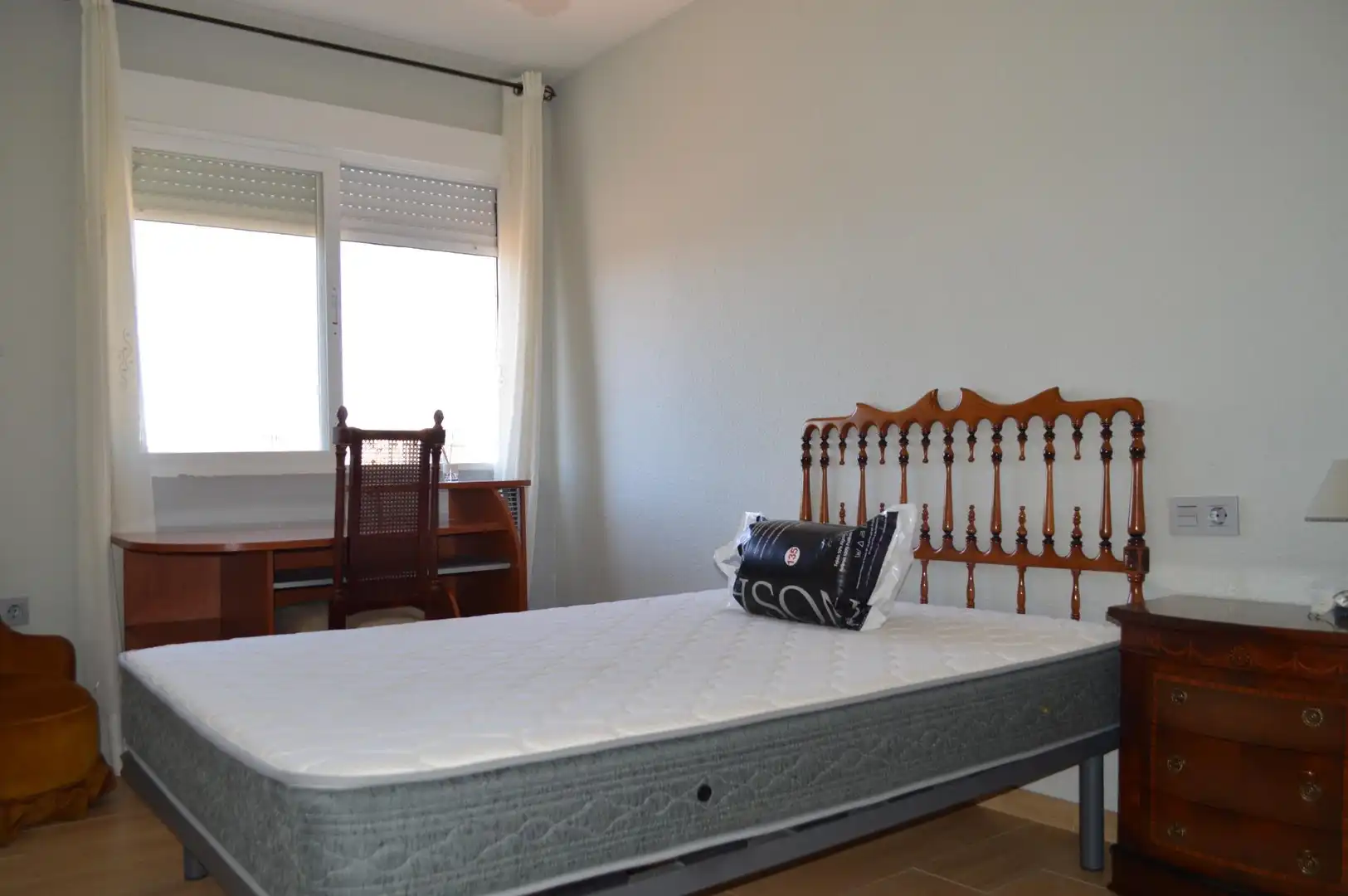Bedroom of Flat for rent in Granada  with Air Conditioner, Furnished and Balcony