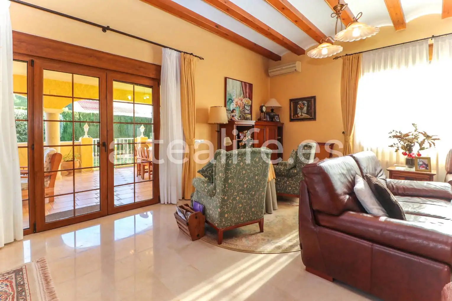 Sala de estar de Casa o chalet en venta en La Nucia con Aire acondicionado, Calefacción y Jardín privado
