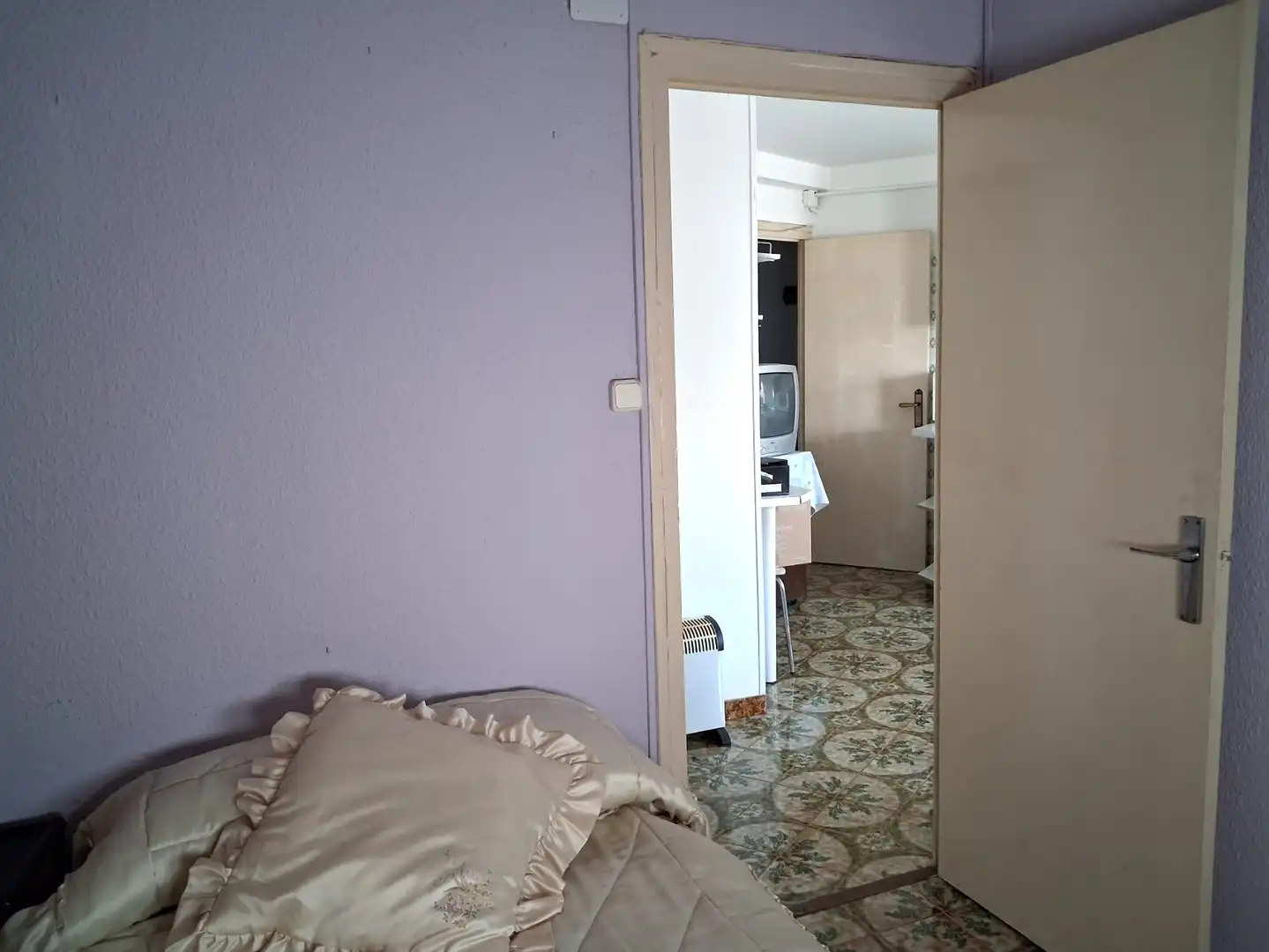 Bedroom of Flat for sale in Zaragoza  with Heating, Terrace and Furnished
