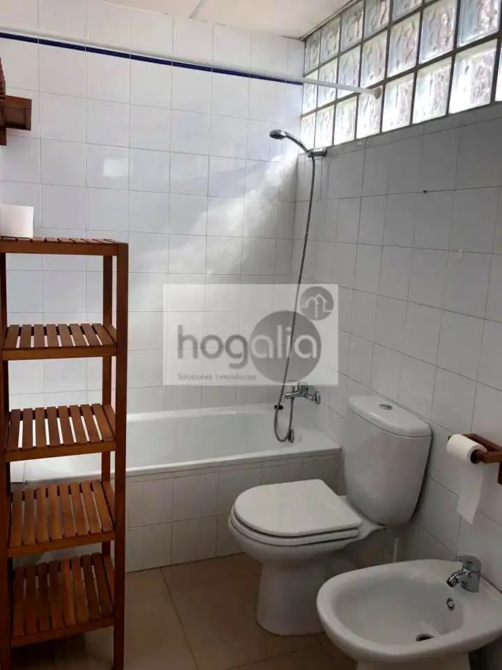 Baño de Ático de alquiler en Sevilla con Aire acondicionado, Terraza y Amueblado