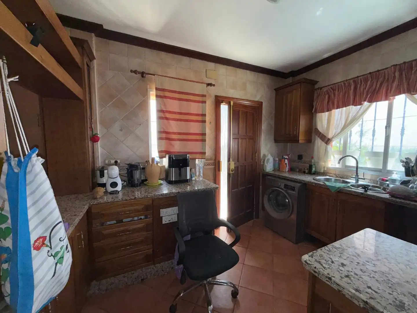 Kitchen of Houses for sale in Málaga  with Air Conditioner, Terrace and Furnished