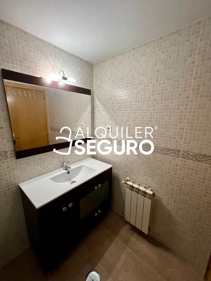 Bathroom of Flat for rent in Alcobendas  with Air Conditioner, Heating and Storage room