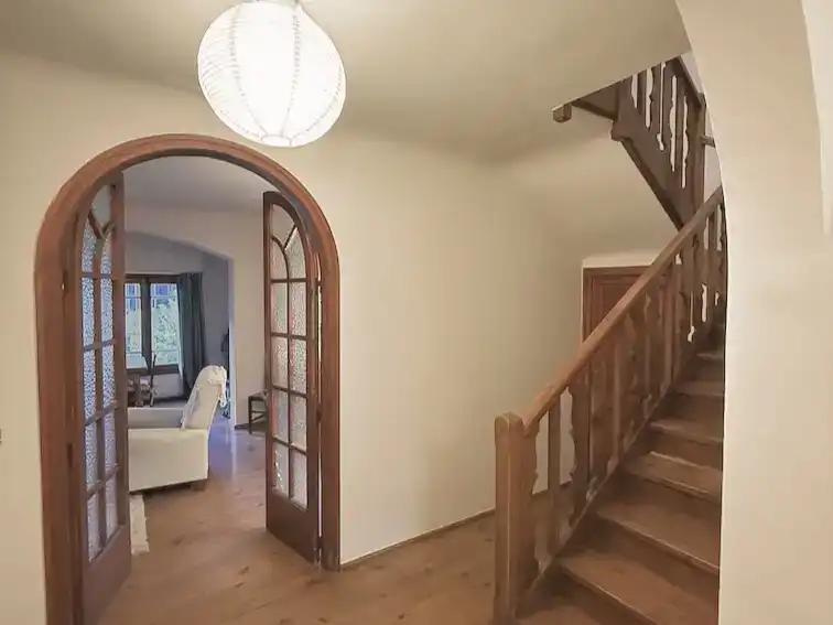 Country house zur Miete in Alp mit Privatgarten, Parkett und Möbliert