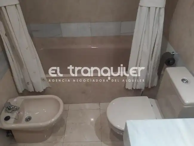 Badezimmer von Wohnung zur Miete in Madrid mit Parkett, Schwimmbad und Möbliert