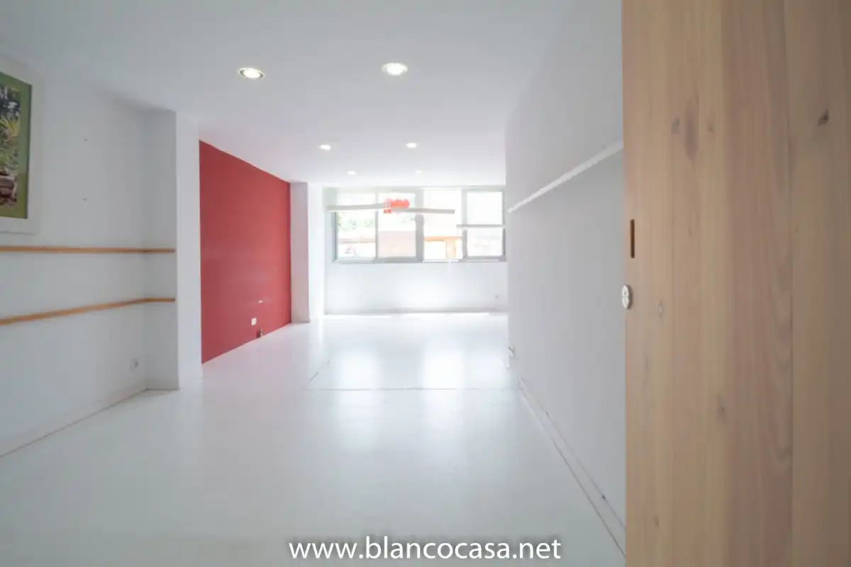 Büro zur Miete in Carballo mit Abstellraum