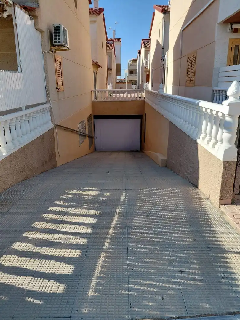 Aparcament de Casa adosada en venda en Pilar de la Horadada