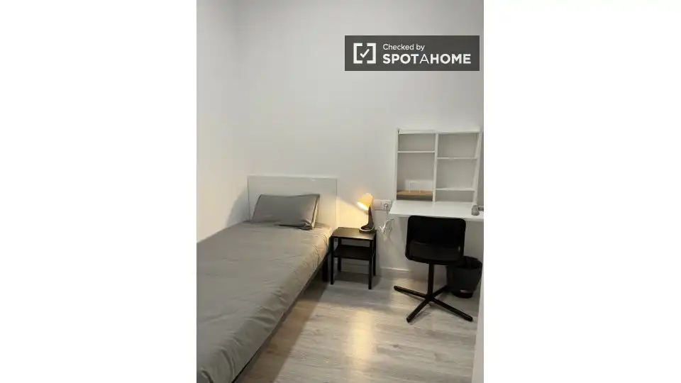 Bedroom of Flat for share in Sants - Montjuïc