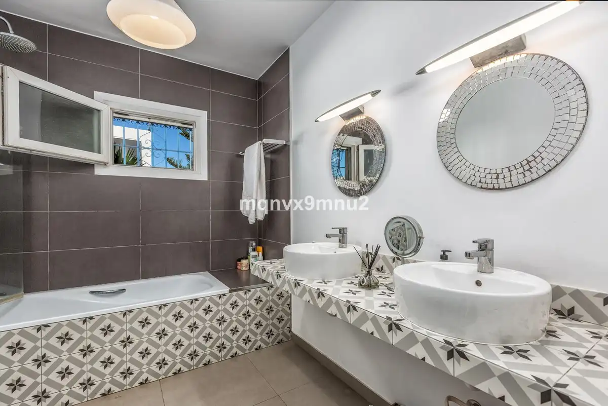 Baño de Casa o chalet en venta en Mijas con Aire acondicionado, Calefacción y Jardín privado