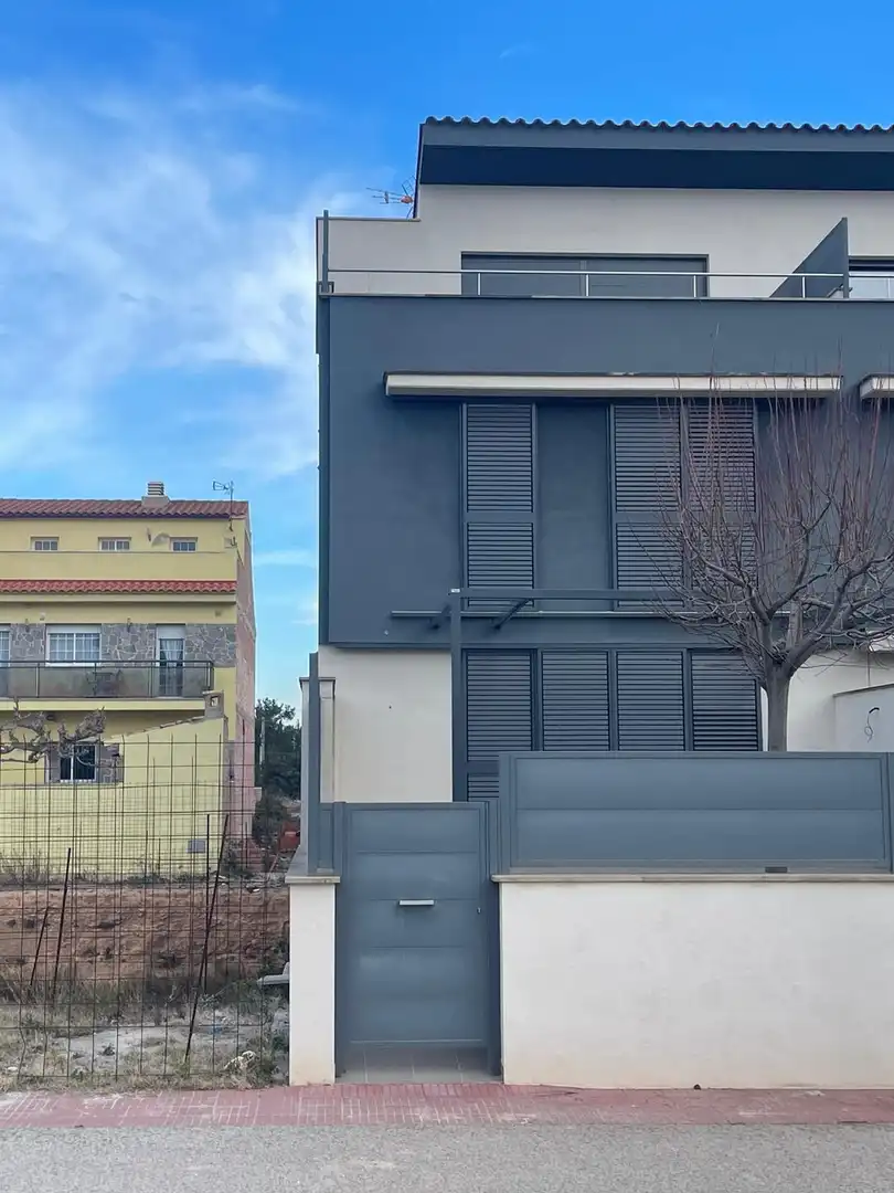 Casa adosada en venta en Carrer dels Prats, 6, Alió