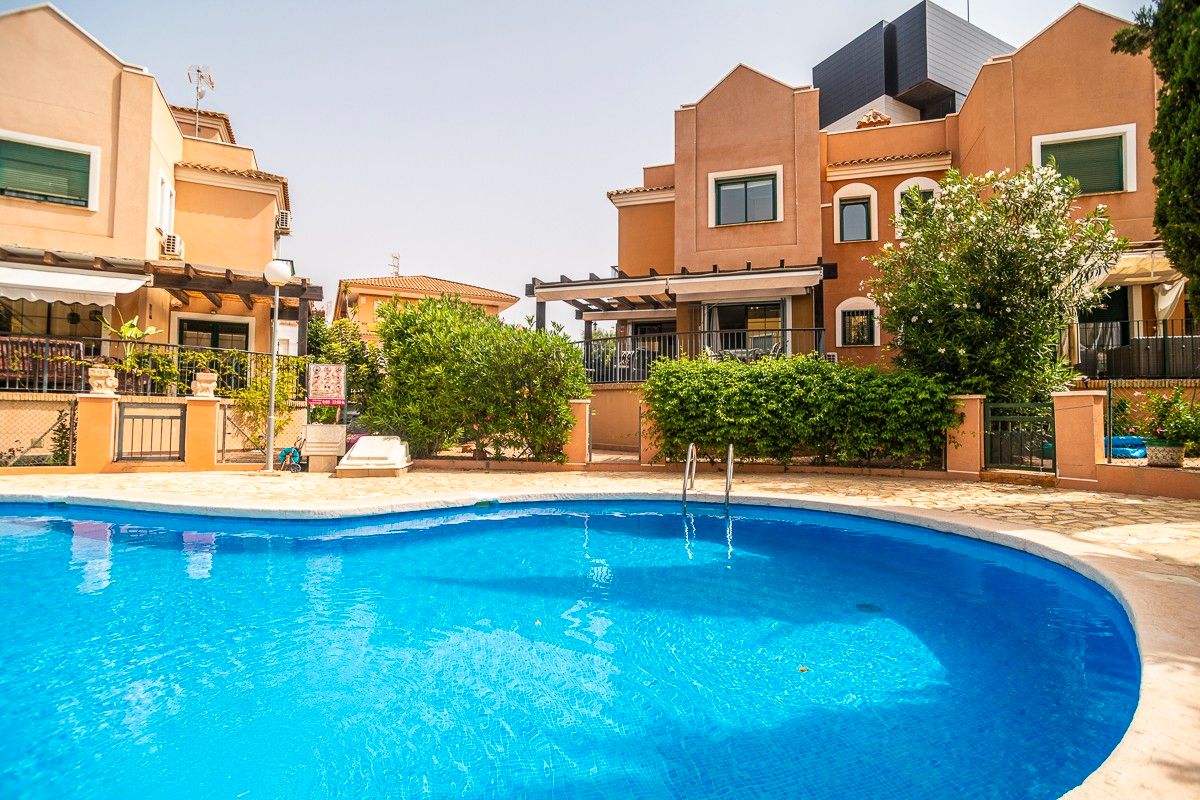 Swimming pool of House or chalet for sale in Torrevieja  with Air Conditioner, Heating and Storage room