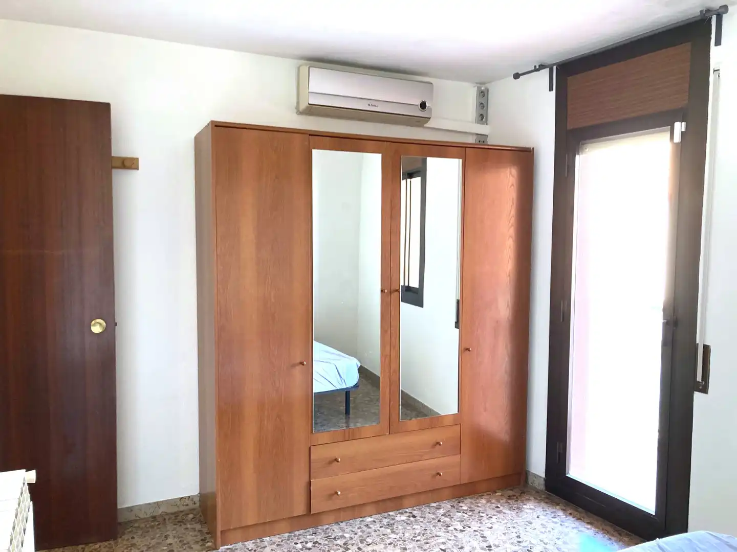 Habitación de Ático en venta en L'Hospitalet de Llobregat con Aire acondicionado, Calefacción y Terraza