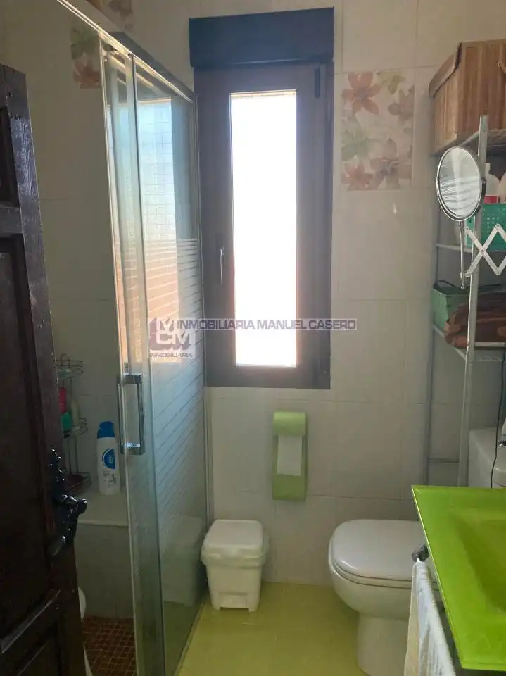 Bany de Casa o xalet en venda en Cáceres amb Calefacció, Jardí privat i Terrassa
