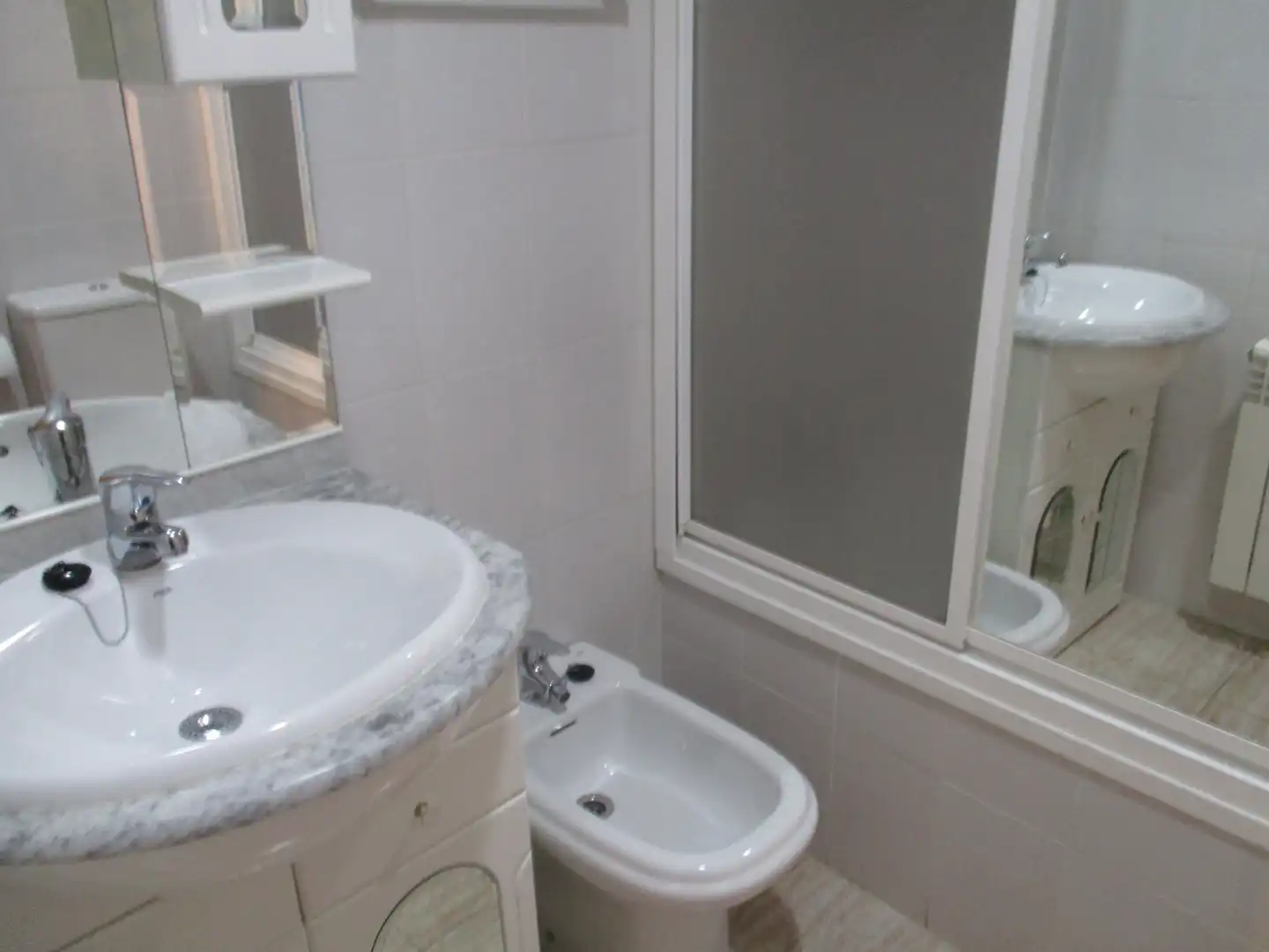 Bathroom of Flat for sale in Madrid  with Air Conditioner, Heating and Parquet flooring