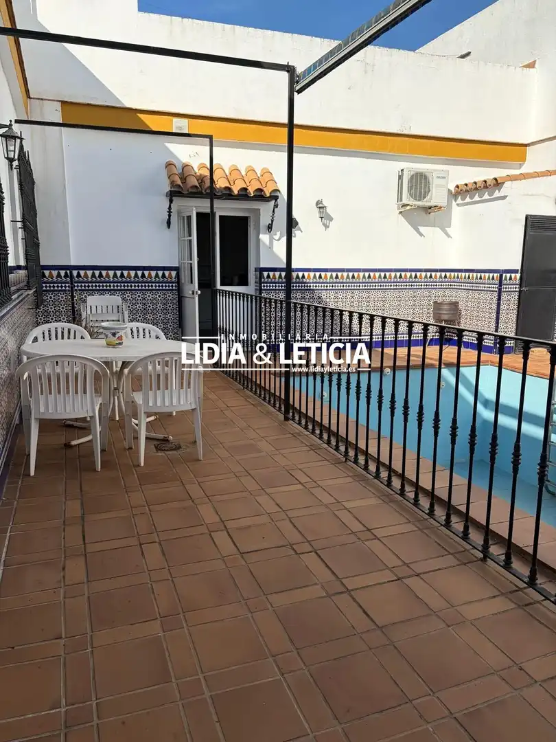Terrassa de Casa o xalet en venda en Alcalá de Guadaira amb Aire condicionat, Traster i Piscina