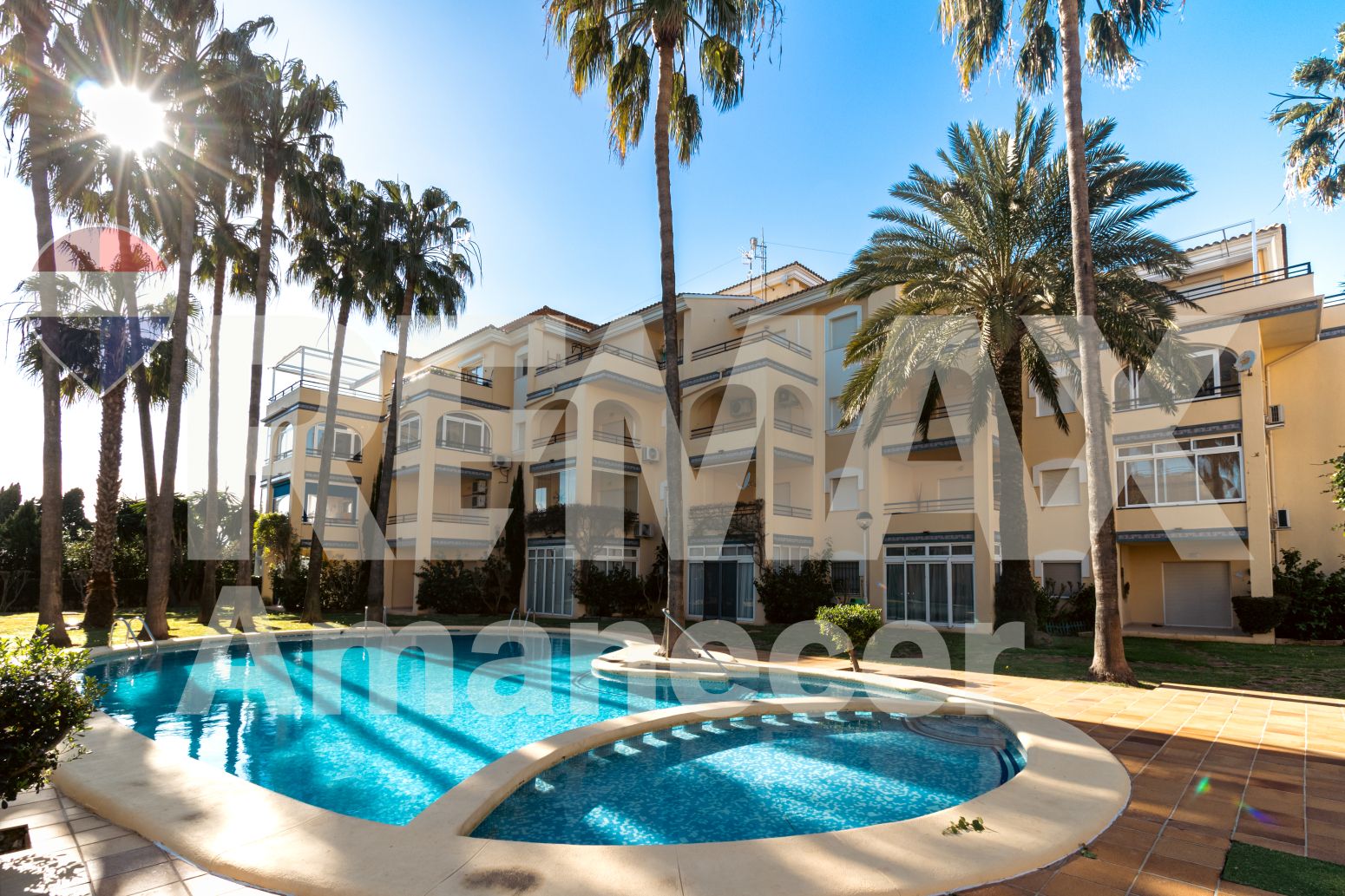 Vista exterior de Pis en venda en Dénia amb Aire condicionat, Terrassa i Piscina